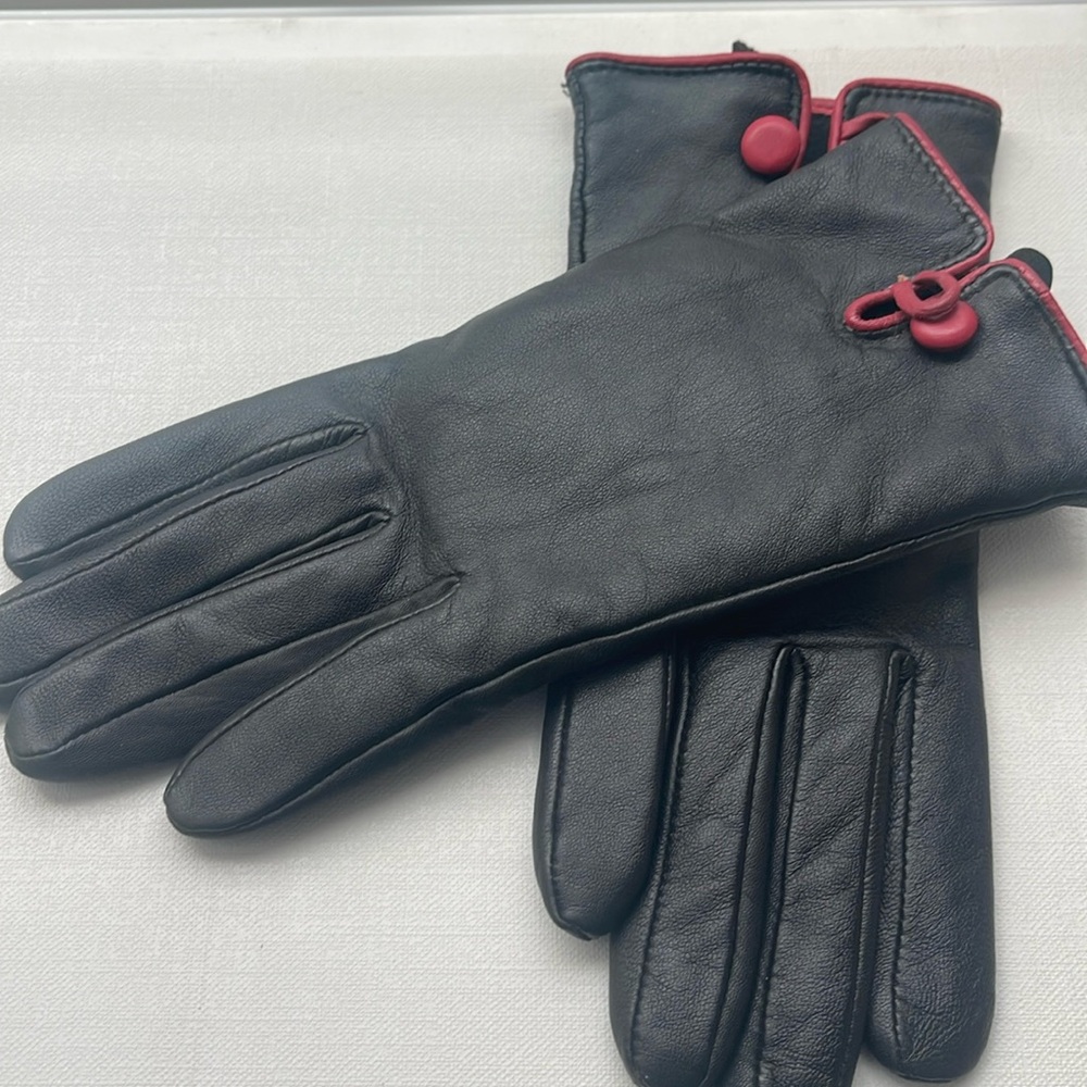 Super soft & warm Thinsulate gloves
Like new!